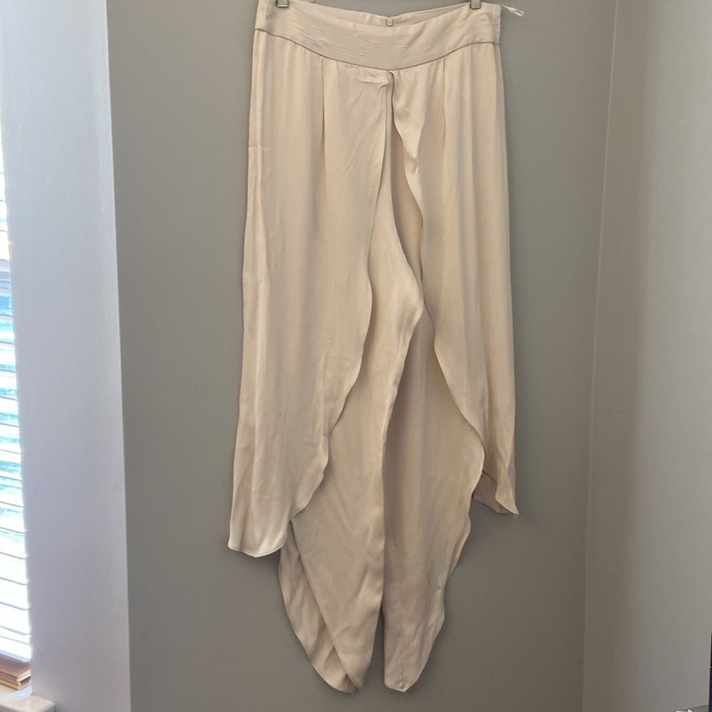 Elliatt Ivory Flowy Split Pants size Large